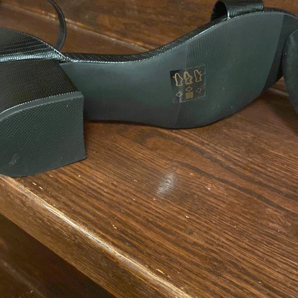 Brand new sandals croc look - Picture 4 of 4